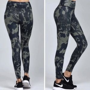 NOLI YOGA Olive Green Cow Print High Gloss Liquid Leggings - XS - NWOT